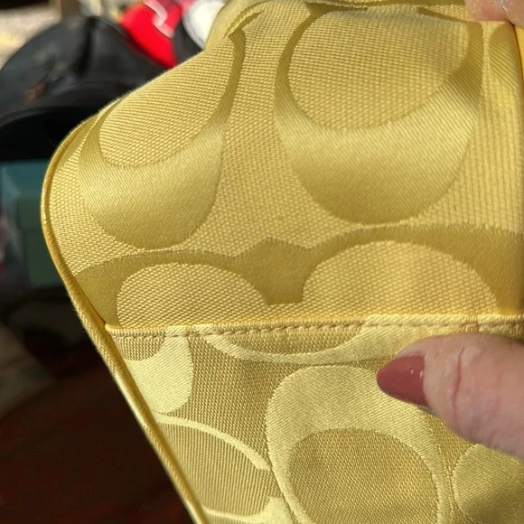 New Coach Yellow Shoulder Bag Never Used - Picture 6 of 14